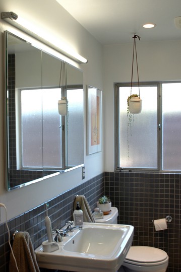 apartmentbanheiromeiocinza