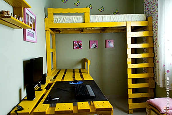 quarto de criança com pallets