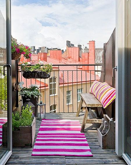 homedit pink-carpet-swedish-balcony