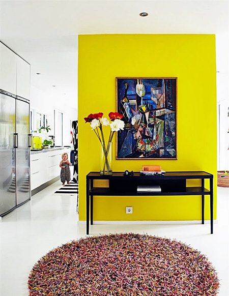 kitchen_yellow_entry_wall_white_concrete_floors_hus_o_hem_cococozy