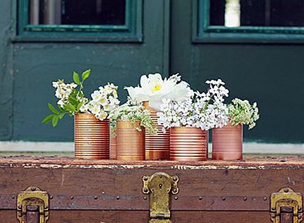 ideia para festa  flores em latas