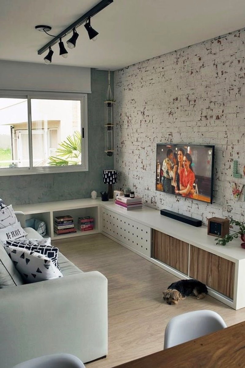 Sala pequena com tijolinho branco