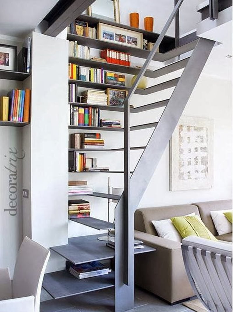 Escada reta para pequenos espaços