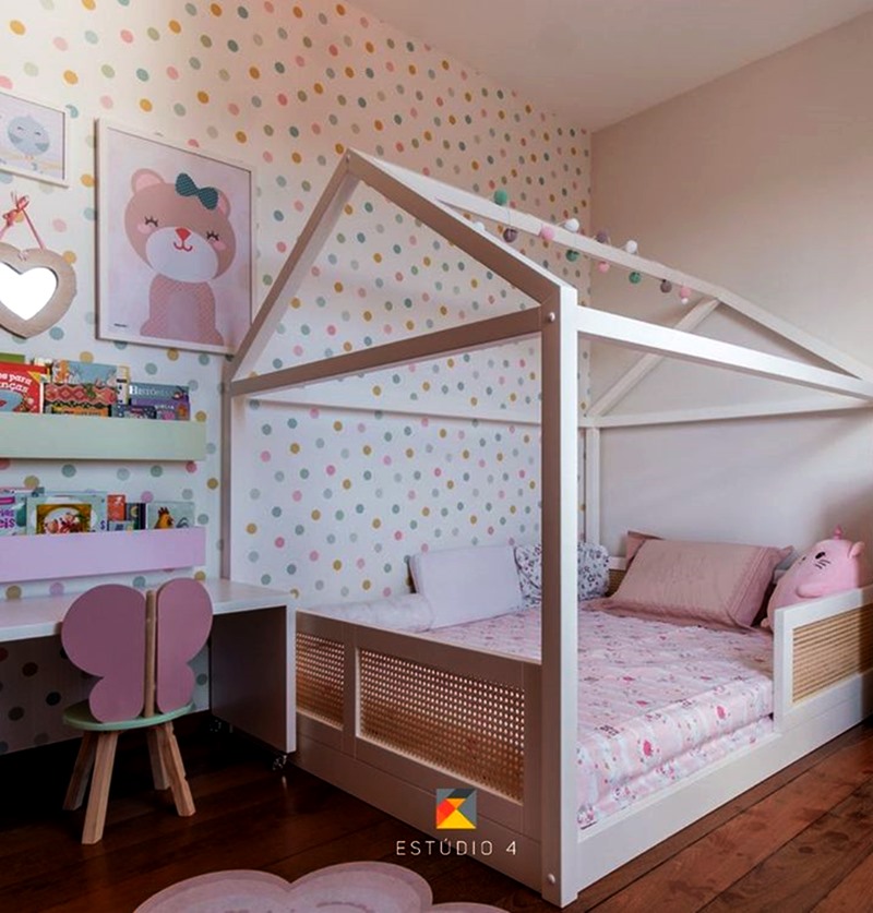 quarto de criança em rosa e branco
