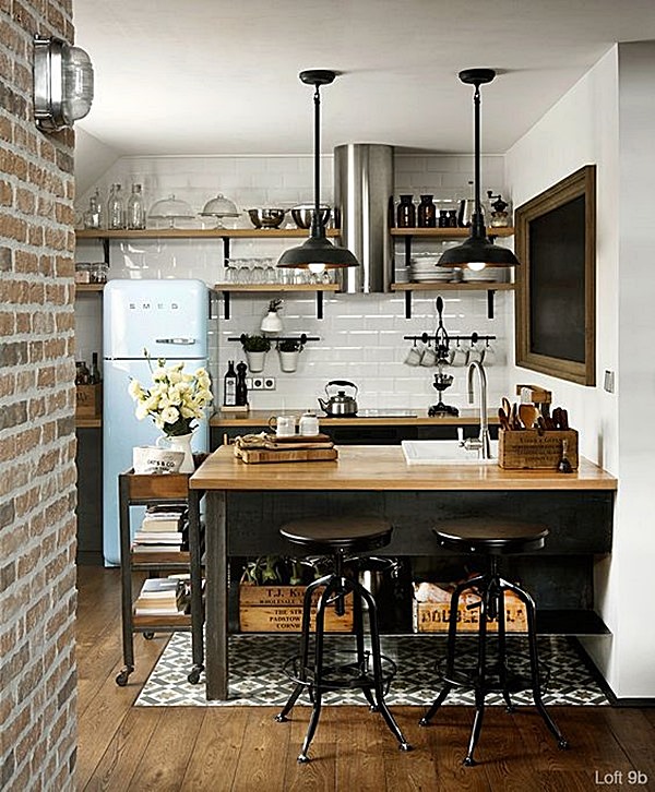 cozinha semi industrial pequena com prateleiras e armários com portas de vidro