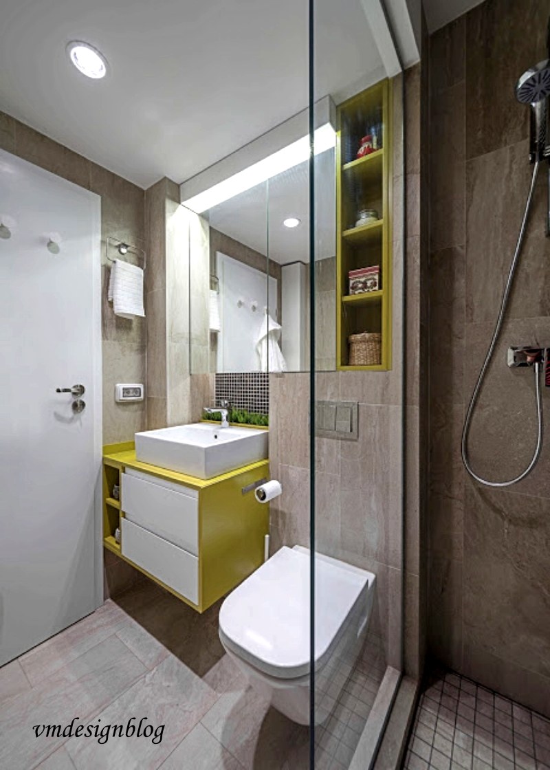 banheiro pequeno em branco cinza e amarelo