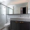 banheiro pequeno cinza e branco - 10 banheiros pequenos